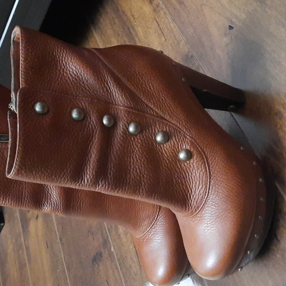 Ugg heel booties
